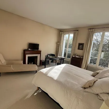 Hotel And Garden Near Paris For The Olympic Games