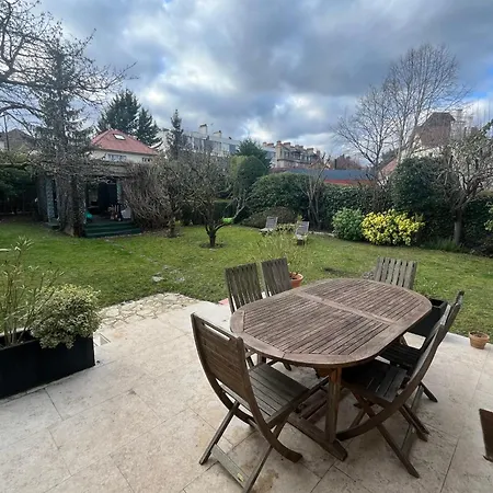 Hotel And Garden Near Paris For The Olympic Games